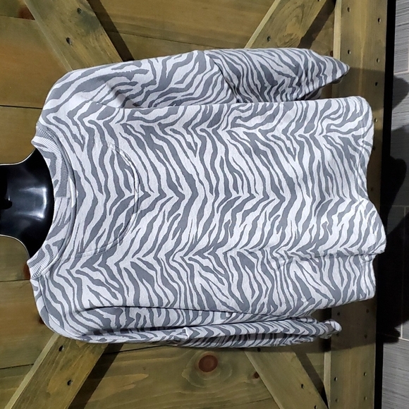NEW REBECCA MINKOFF GREY ANIMAL ZEBRA PRINT SWEATSHIRT SIZE MEDIUM OVERSIZED NWT - Picture 8 of 8
